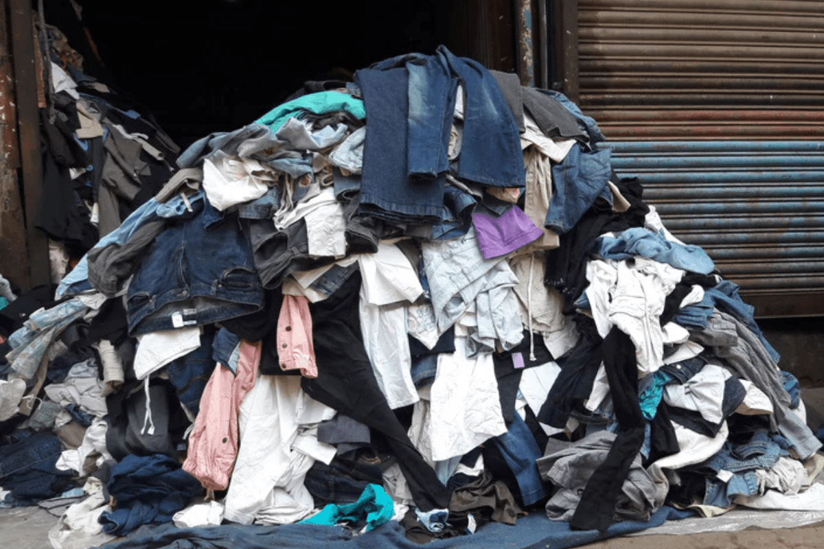 The Impact of Clothing Waste: What Happens to Old Clothes After You Throw Them Away? - Dwij